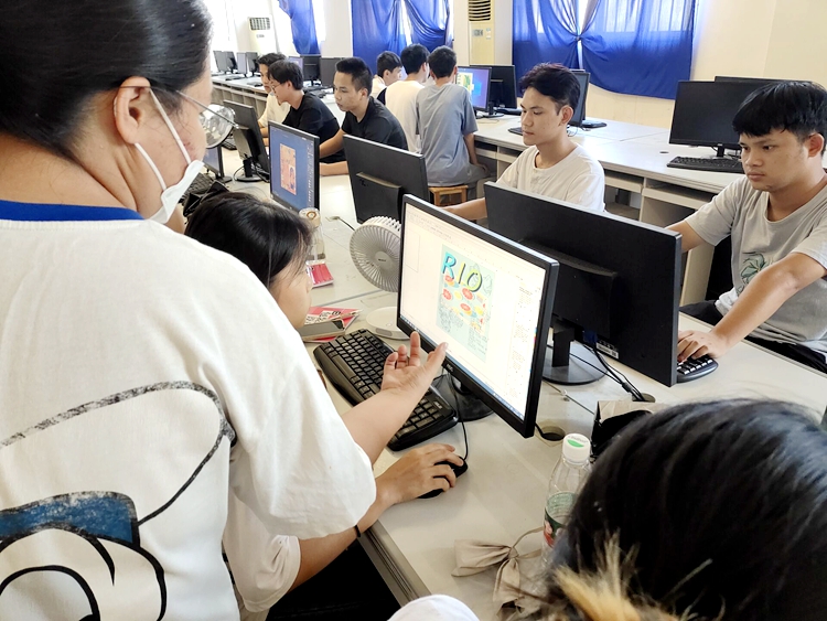 學(xué)校紀委嚴抓課堂紀律督查課堂教學(xué)促進教風(fēng)學(xué)風(fēng)建設(shè)
